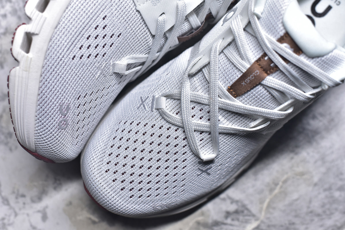 On Cloud X 4 Low-Top Training & Running Shoe – Unisex