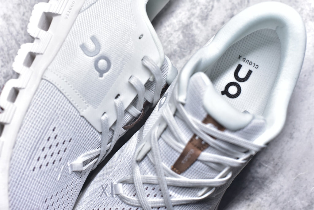 On Cloud X 4 Low-Top Training & Running Shoe – Unisex