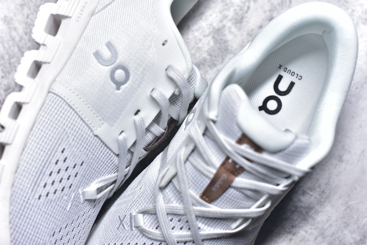 On Cloud X 4 Low-Top Training & Running Shoe – Unisex