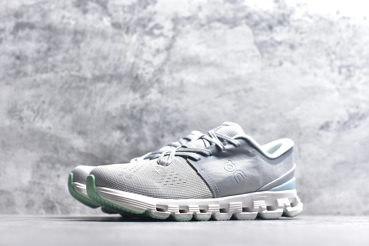 On Cloud X 4 Low-Top Training & Running Shoe – Unisex