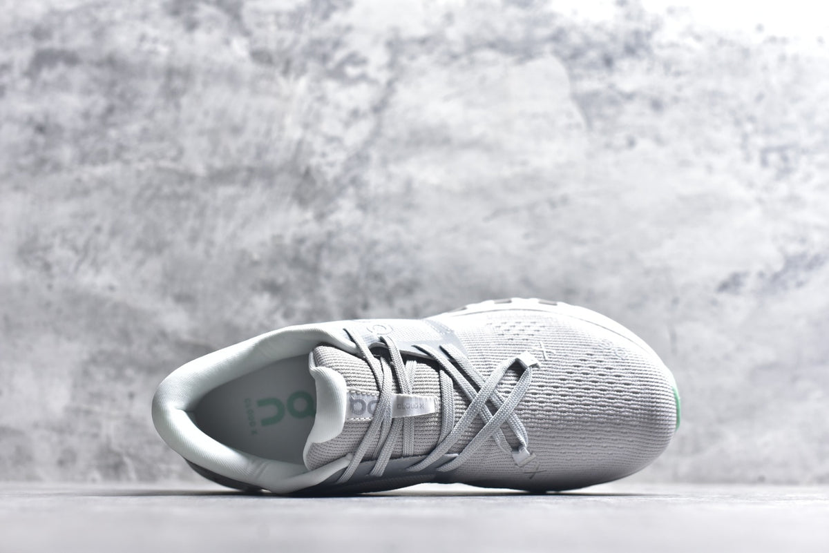 On Cloud X 4 Low-Top Training & Running Shoe – Unisex