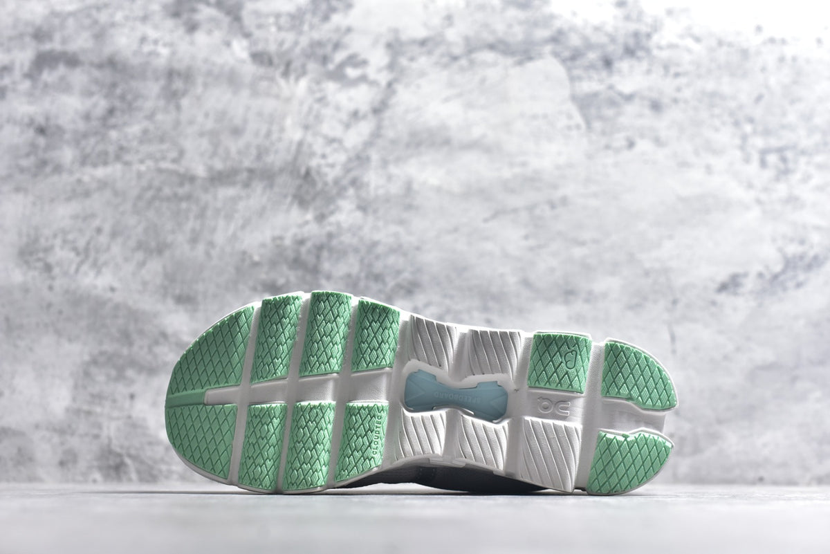 On Cloud X 4 Low-Top Training & Running Shoe – Unisex