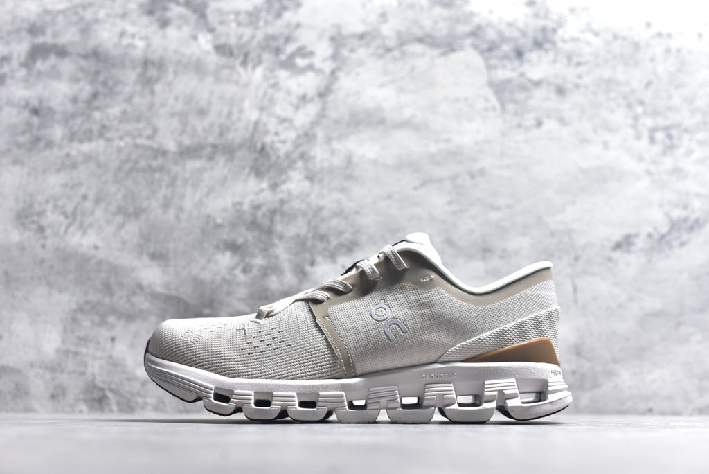 On Cloud X 4 Low-Top Training & Running Shoe – Unisex