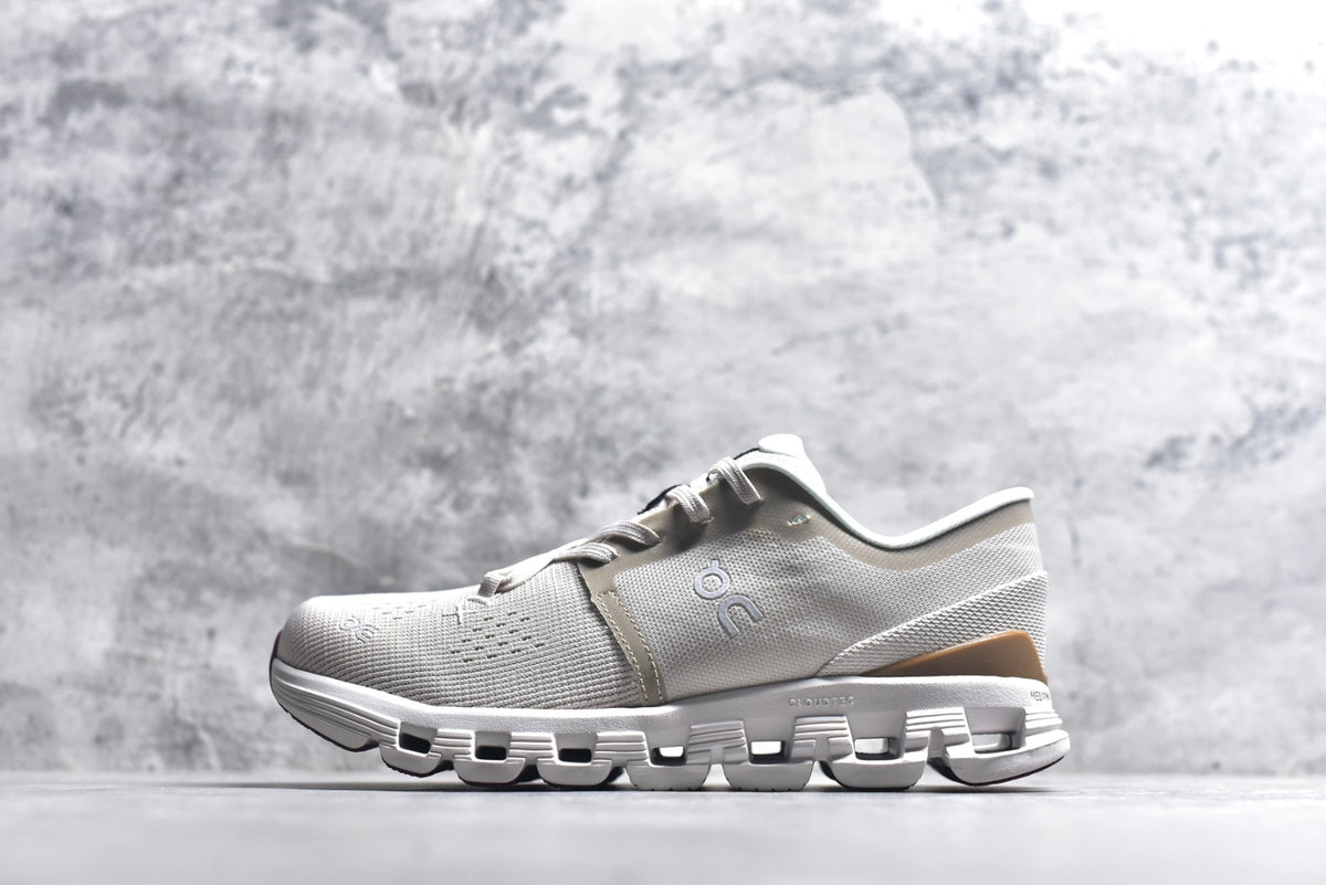 On Cloud X 4 Low-Top Training & Running Shoe – Unisex