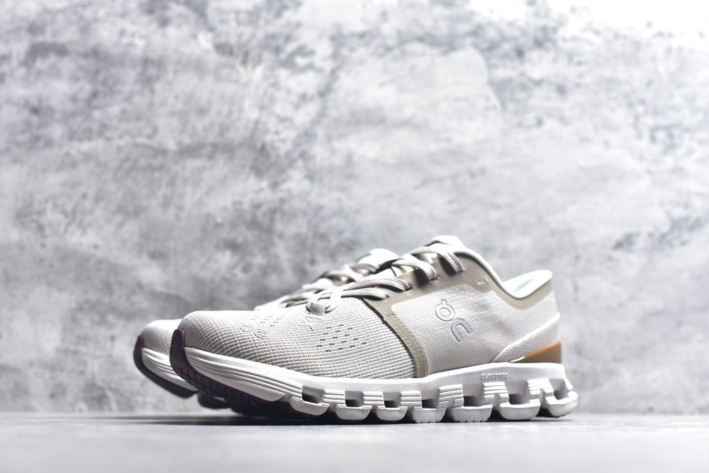 On Cloud X 4 Low-Top Training & Running Shoe – Unisex