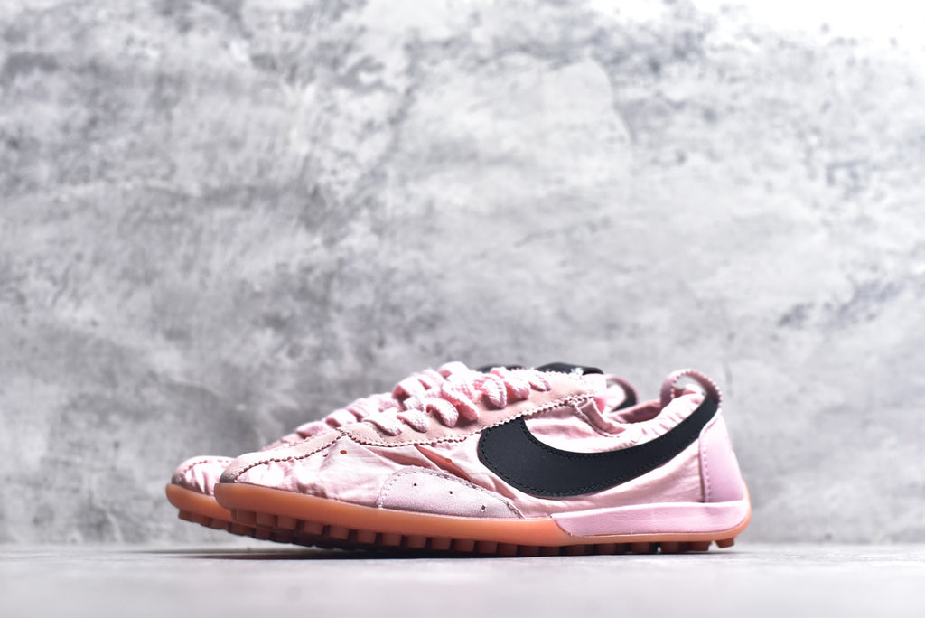 Jacquemus x Nike Jacumoon Low-Top Lifestyle Casual Sneaker – Pink | Unisex | Style No. HV8547-800