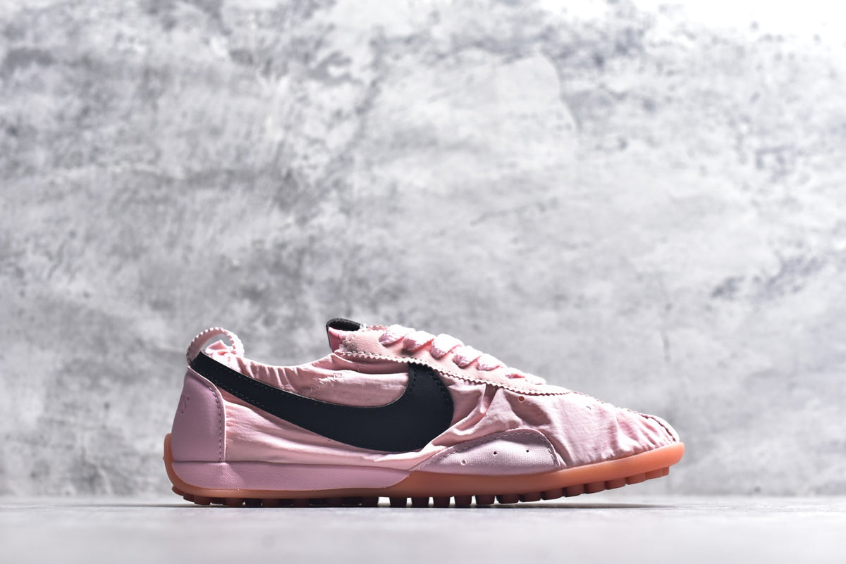 Jacquemus x Nike Jacumoon Low-Top Lifestyle Casual Sneaker – Pink | Unisex | Style No. HV8547-800