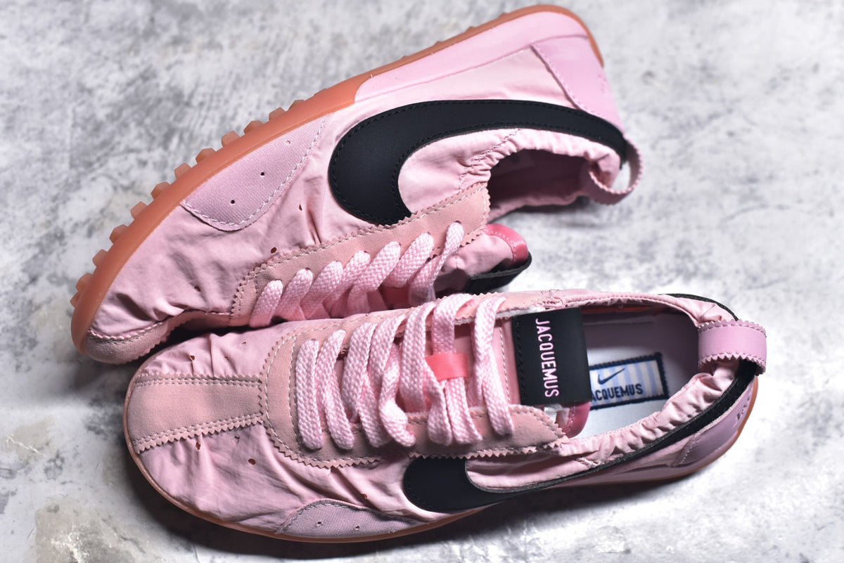 Jacquemus x Nike Jacumoon Low-Top Lifestyle Casual Sneaker – Pink | Unisex | Style No. HV8547-800